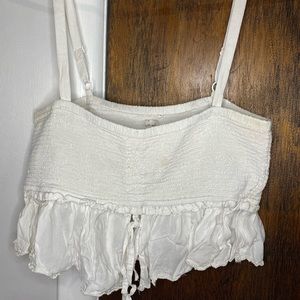 Flattering flowy white tank, from Aritzia size XS. Cropped